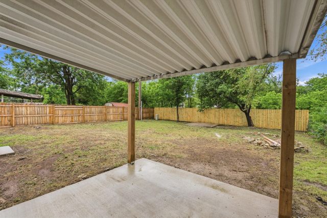 442 N Hickory Ln, Valley Center, KS 67147