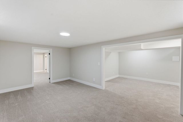 442 N Hickory Ln, Valley Center, KS 67147