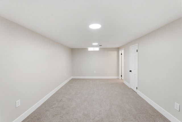 442 N Hickory Ln, Valley Center, KS 67147
