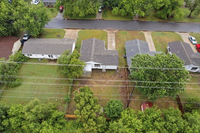 442 N Hickory Ln, Valley Center, KS 67147