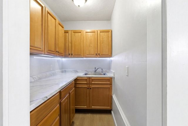 81 Ward St, Worcester, MA 01610