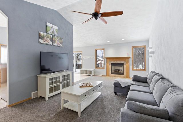 2294 MEADOW HEIGHTS CIRCLE, Neenah, WI 54956