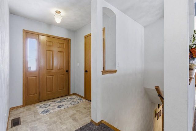 2294 MEADOW HEIGHTS CIRCLE, Neenah, WI 54956