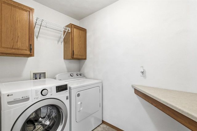 2294 MEADOW HEIGHTS CIRCLE, Neenah, WI 54956