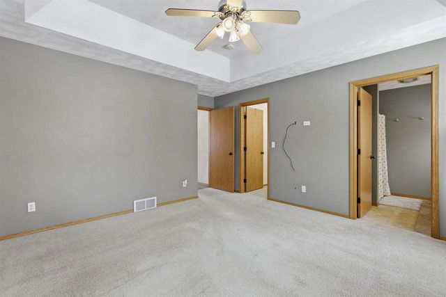 2294 MEADOW HEIGHTS CIRCLE, Neenah, WI 54956