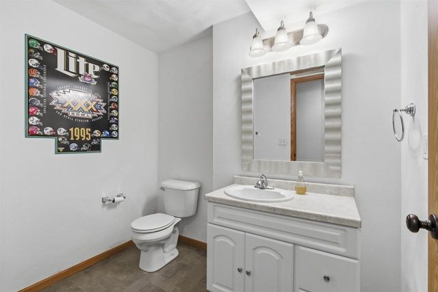 2294 MEADOW HEIGHTS CIRCLE, Neenah, WI 54956