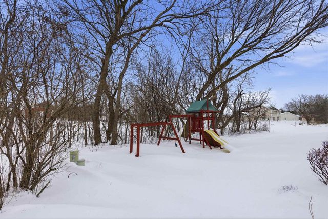 2294 MEADOW HEIGHTS CIRCLE, Neenah, WI 54956