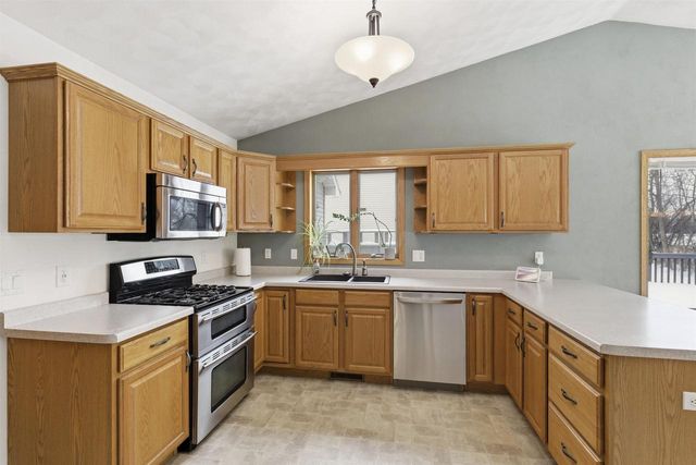 2294 MEADOW HEIGHTS CIRCLE, Neenah, WI 54956