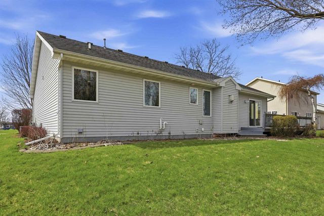 2294 MEADOW HEIGHTS CIRCLE, Neenah, WI 54956