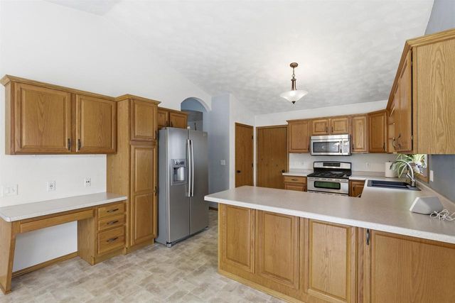 2294 MEADOW HEIGHTS CIRCLE, Neenah, WI 54956