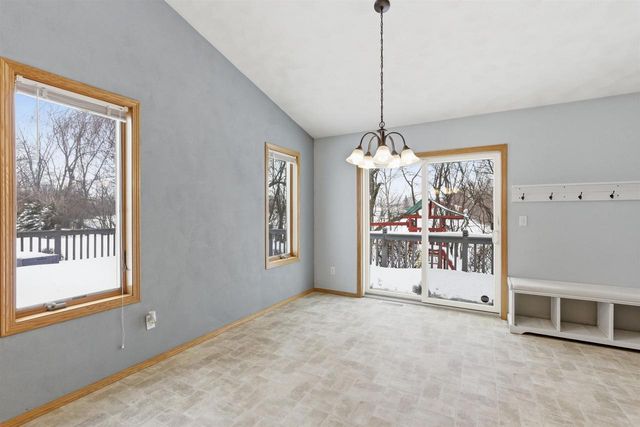 2294 MEADOW HEIGHTS CIRCLE, Neenah, WI 54956