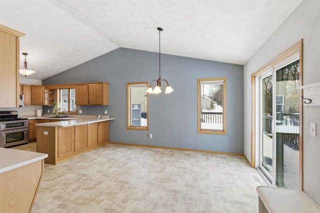 2294 MEADOW HEIGHTS CIRCLE, Neenah, WI 54956