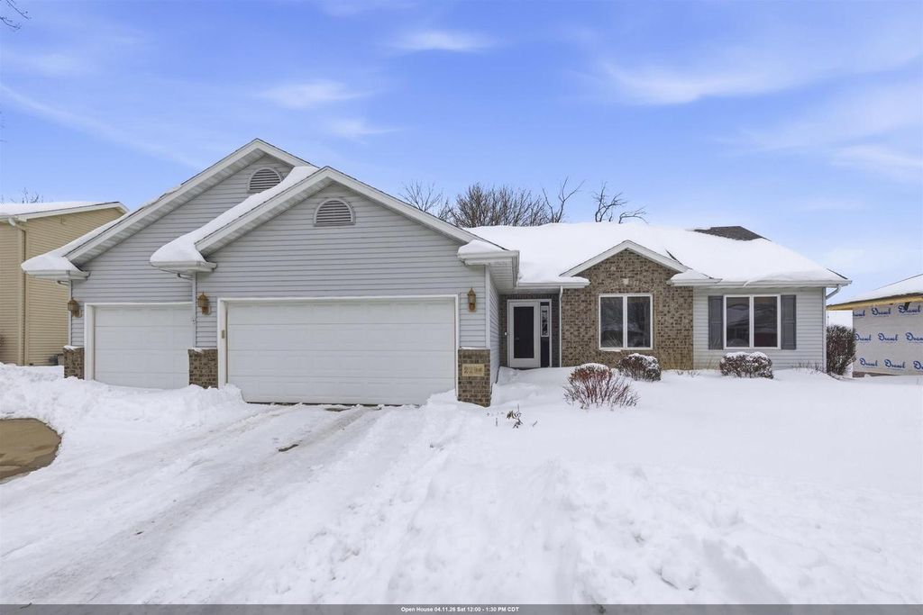 2294 MEADOW HEIGHTS CIRCLE, Neenah, WI 54956