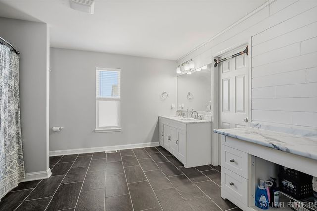 1038 Veteran Avenue, Elburn, IL 60119