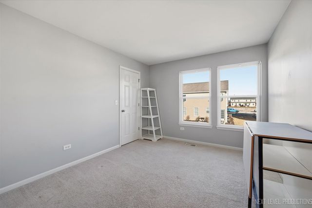 1038 Veteran Avenue, Elburn, IL 60119