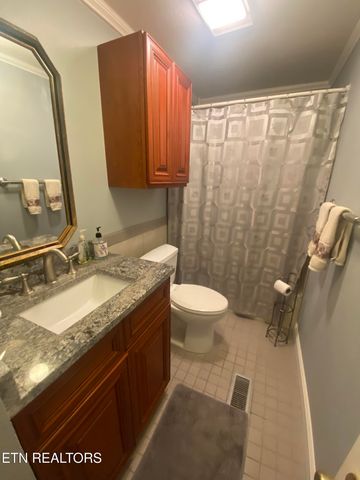 425 Lake Harbor Drive, Kingston, TN 37763