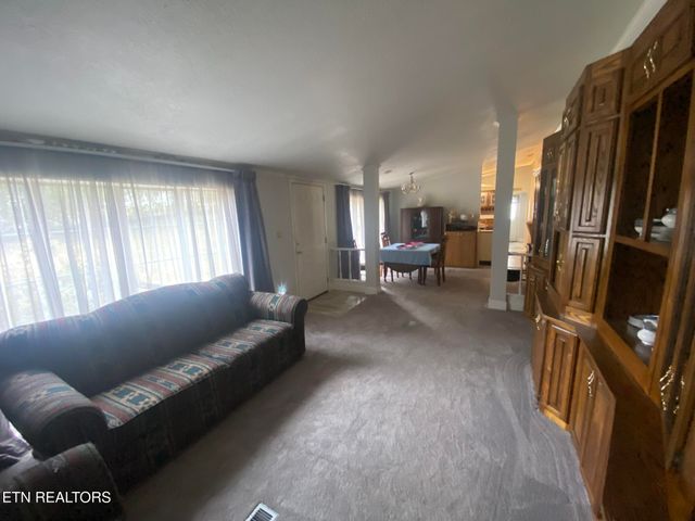 425 Lake Harbor Drive, Kingston, TN 37763