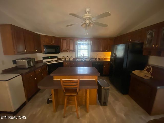 425 Lake Harbor Drive, Kingston, TN 37763