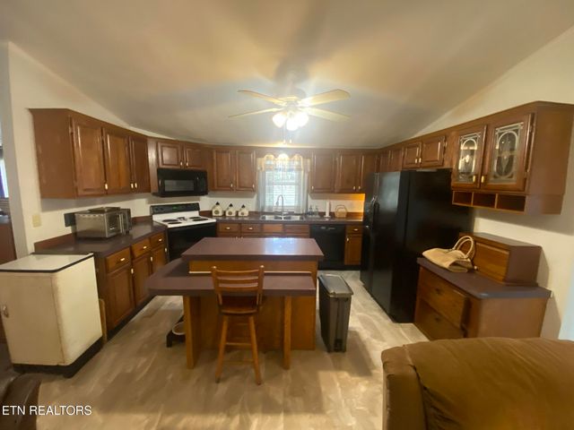 425 Lake Harbor Drive, Kingston, TN 37763