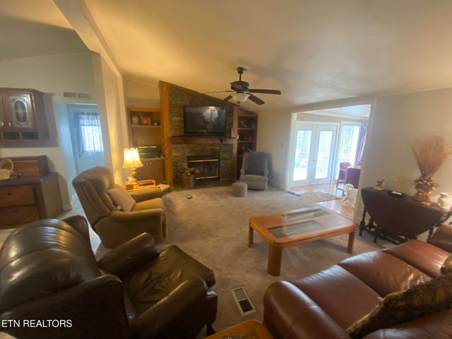 425 Lake Harbor Drive, Kingston, TN 37763