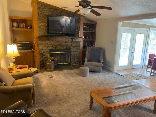 425 Lake Harbor Drive, Kingston, TN 37763