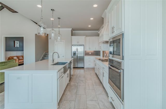 605 Stone Ridge Street, Lowell, AR 72745