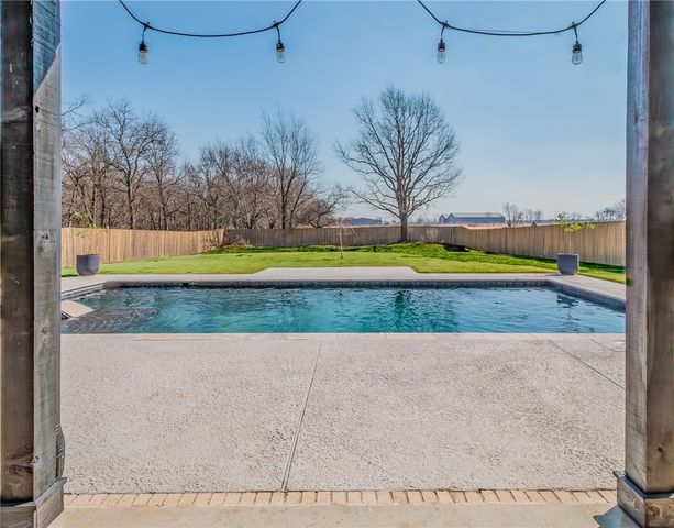 605 Stone Ridge Street, Lowell, AR 72745