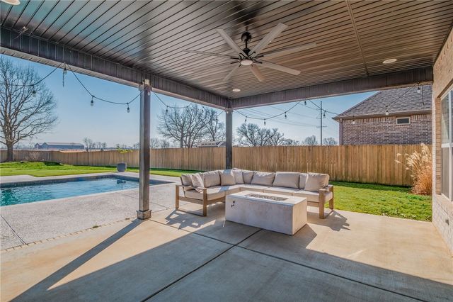 605 Stone Ridge Street, Lowell, AR 72745