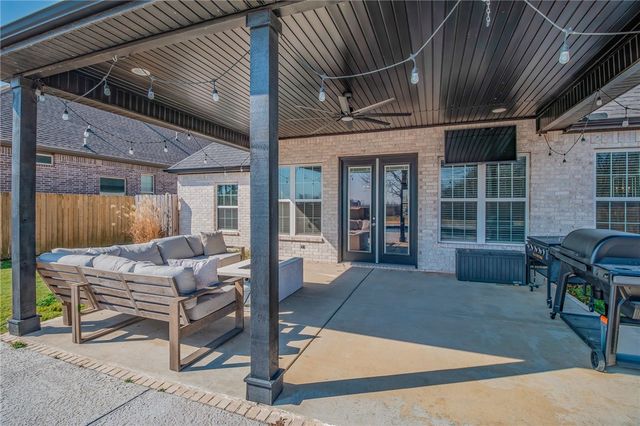 605 Stone Ridge Street, Lowell, AR 72745