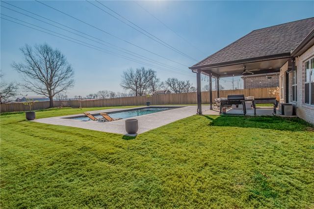 605 Stone Ridge Street, Lowell, AR 72745