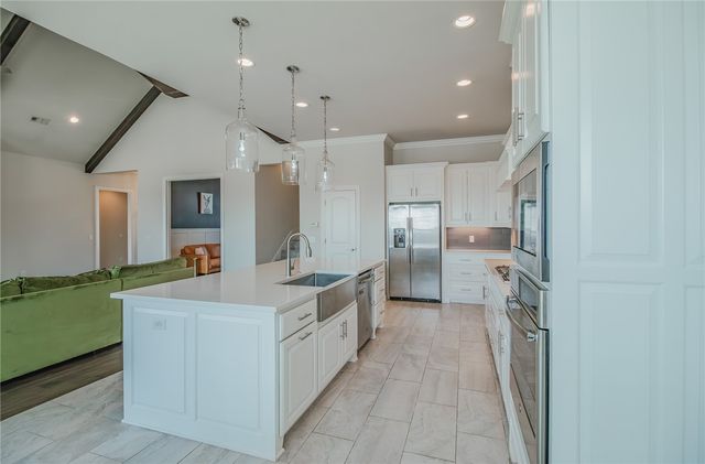 605 Stone Ridge Street, Lowell, AR 72745