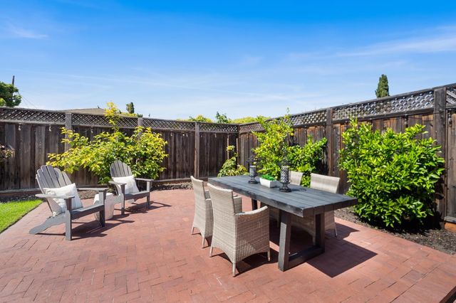 23 Meadow Lane, Redwood City, CA 94063