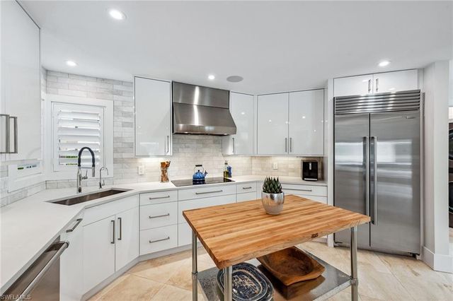 35 Grey Wing PT, Naples, FL 34113