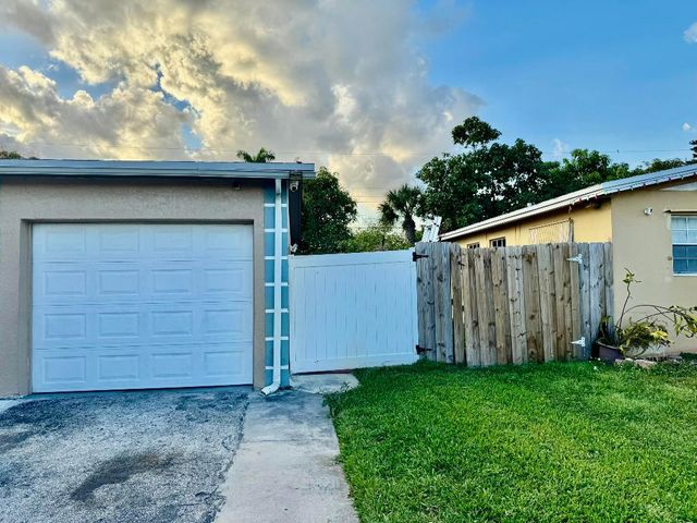 3961 NW 36th Terrace, Lauderdale Lakes, FL 33309