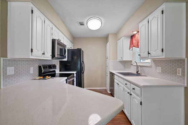 1536 Stratford Drive, Mansfield, TX 76063