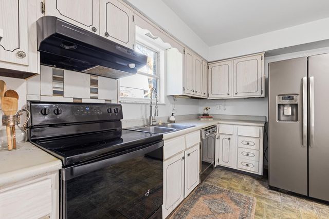 7988 Woodruff Road, Cincinnati, OH 45255