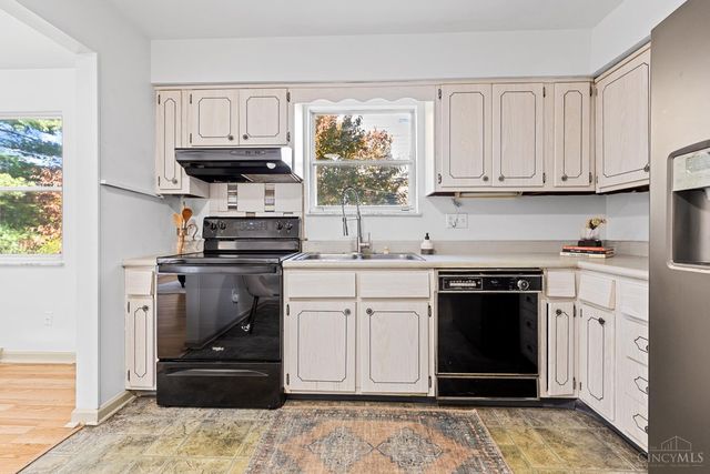 7988 Woodruff Road, Cincinnati, OH 45255