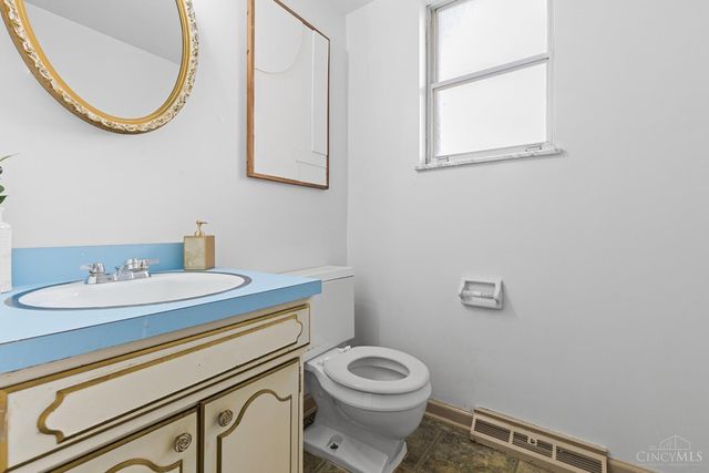 7988 Woodruff Road, Cincinnati, OH 45255