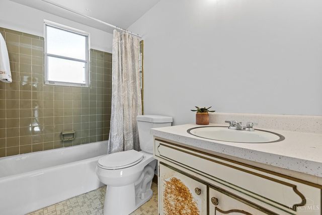 7988 Woodruff Road, Cincinnati, OH 45255