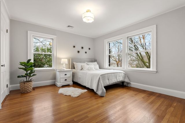 5 Hammond St, Newton, MA 02467