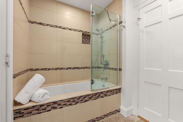 5 Hammond St, Newton, MA 02467