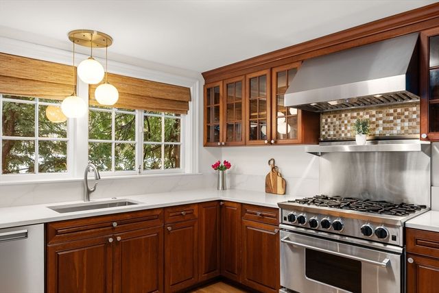 5 Hammond St, Newton, MA 02467