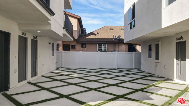 5436 Romaine Street, Los Angeles, CA 90038