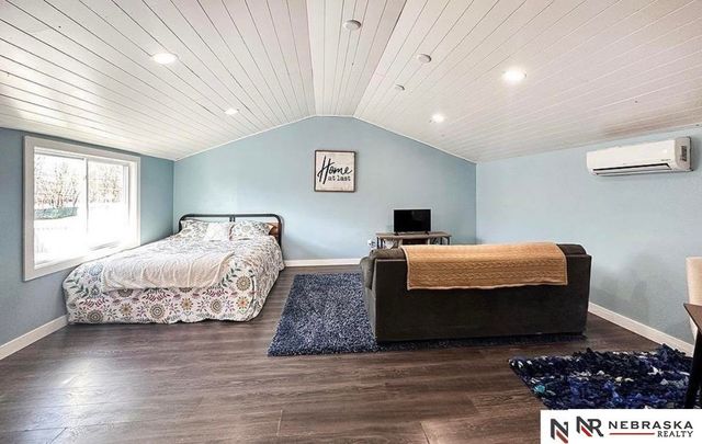 212 W Meigs Street, Valley, NE 68064