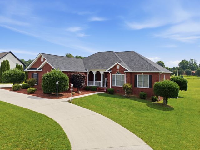 584 Golf Club Dr, Smithville, TN 37166