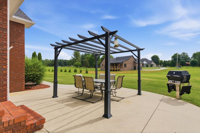 584 Golf Club Dr, Smithville, TN 37166