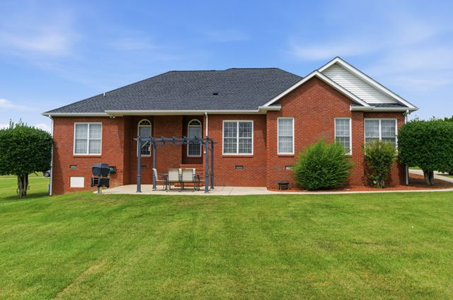 584 Golf Club Dr, Smithville, TN 37166