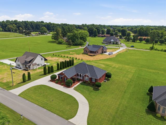 584 Golf Club Dr, Smithville, TN 37166
