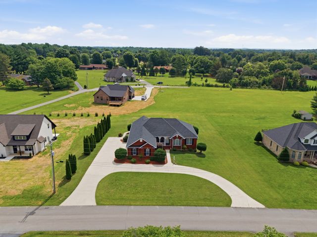 584 Golf Club Dr, Smithville, TN 37166