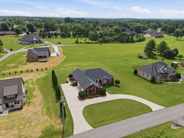 584 Golf Club Dr, Smithville, TN 37166